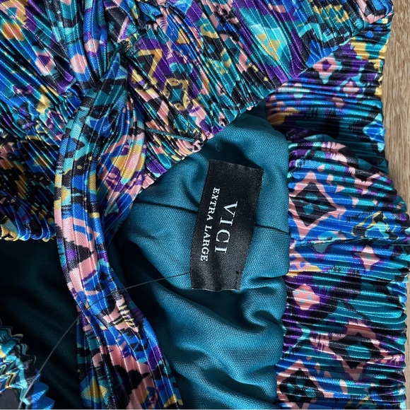 Vici Geo Print Pleated Tie Waist Shorts - Multi / XL - Picture 7 of 7